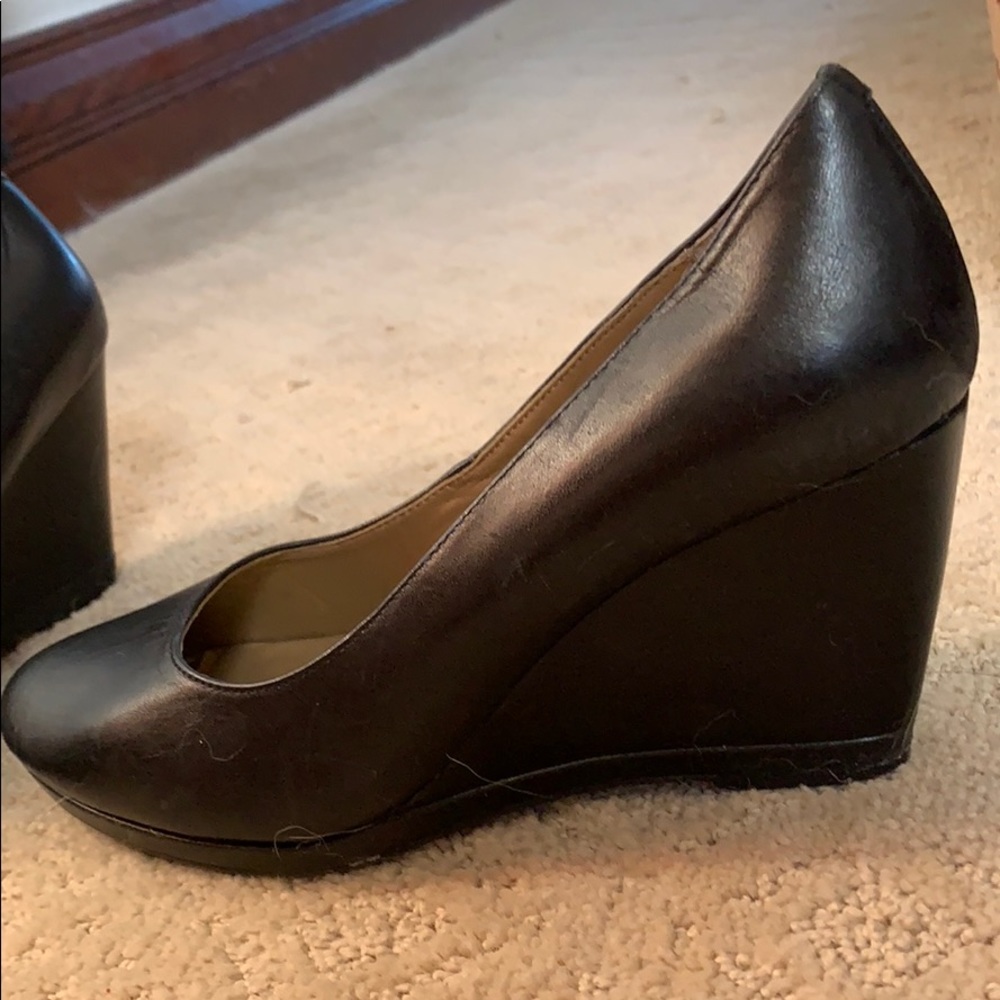 Black wedges